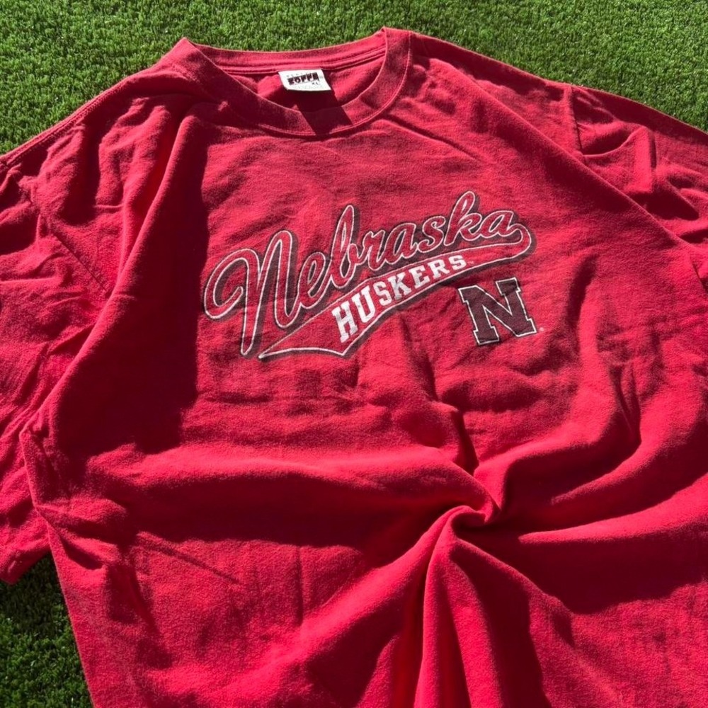 Vintage 90s Red Nebraska Huskers crewneck y2k 2000s t shirt Size xl